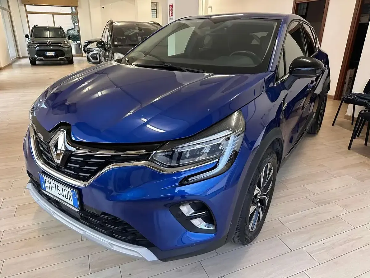 Usata Renault Captur Intens 101 CV (74 kW) 2023 Blu/azzurro SUV