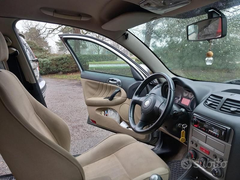 Usata Alfa Romeo 147 Exclusive 116 CV (85 kW) 2005 Grigio Utilitaria