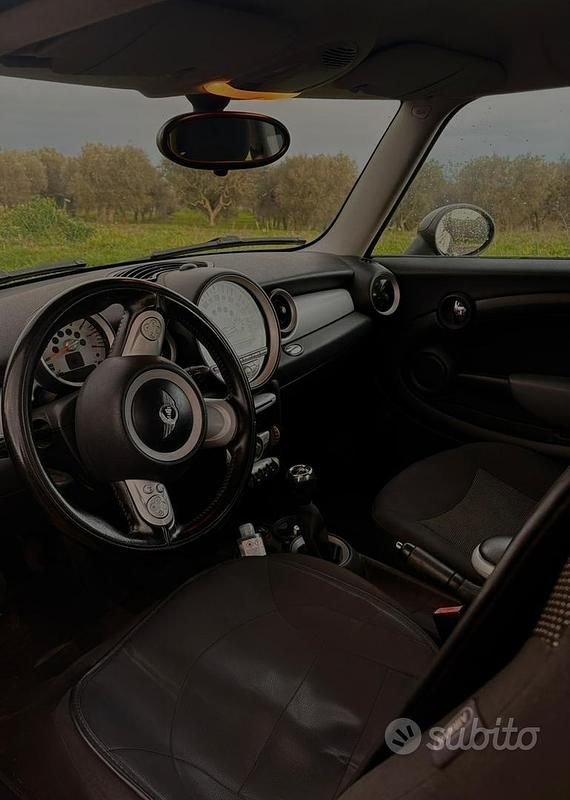 Usata Mini Cooper 75 CV (55 kW) 2010 Nero Utilitaria
