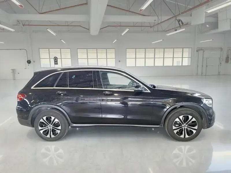 Usata Mercedes GLC300 Business 211 CV (155 kW) 2021 Nero SUV