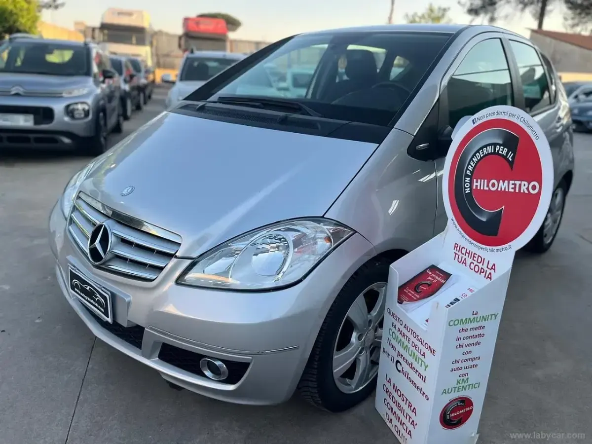 Usata Mercedes A180 Premium 109 CV (80 kW) 2011 Argento Utilitaria