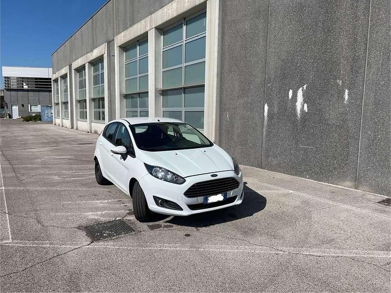Usata Ford Fiesta 80 CV (58 kW) 2015 Berlina