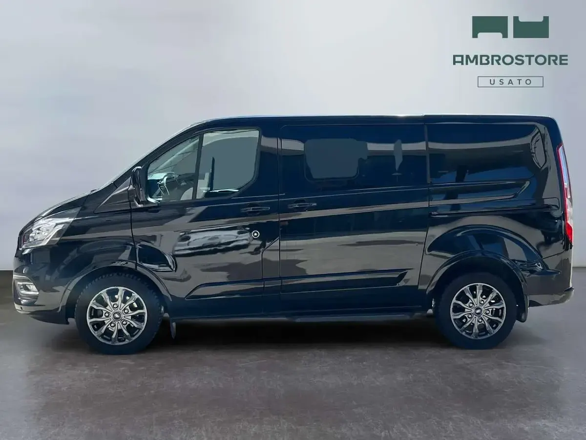 Usata Ford Tourneo Custom 185 CV (136 kW) 2022 Nero met Furgone