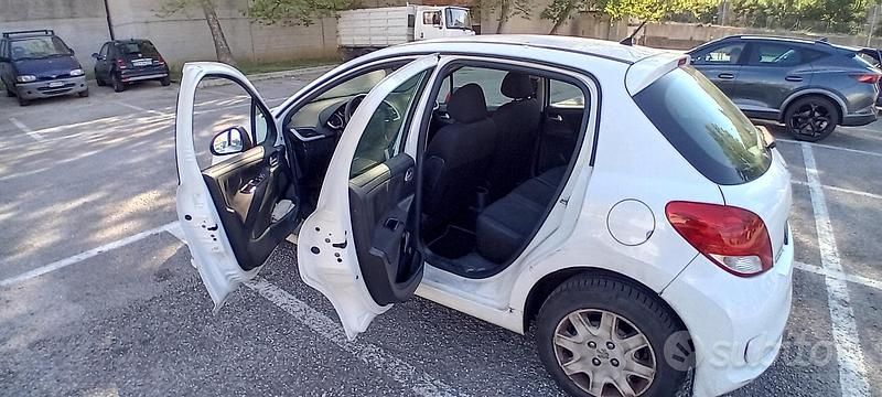 Usata Peugeot 207 70 CV (51 kW) 2012 Bianco Berlina
