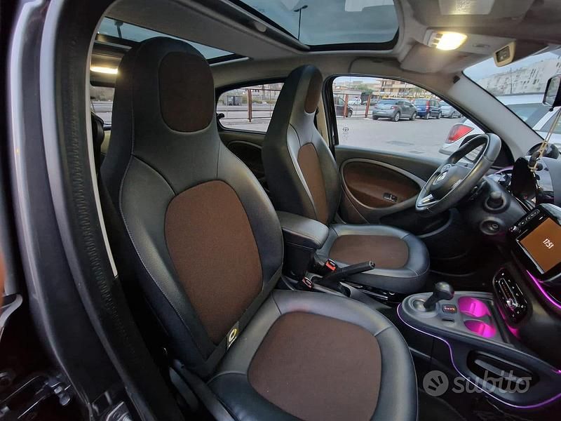 Usata Smart ForFour 90 CV (66 kW) 2018 Marrone Utilitaria