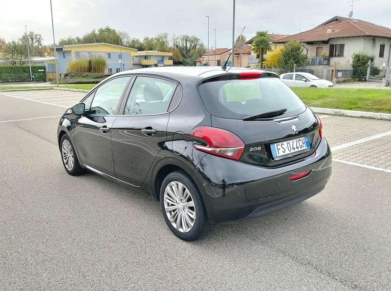 Usata Peugeot 208 82 CV (60 kW) 2018 Nero Utilitaria