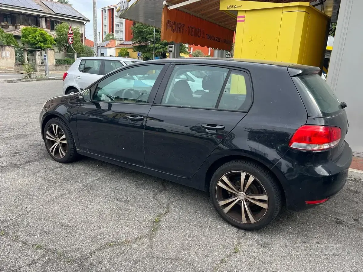 Usata VW Golf VI 105 CV (77 kW) 2009 Nero Utilitaria