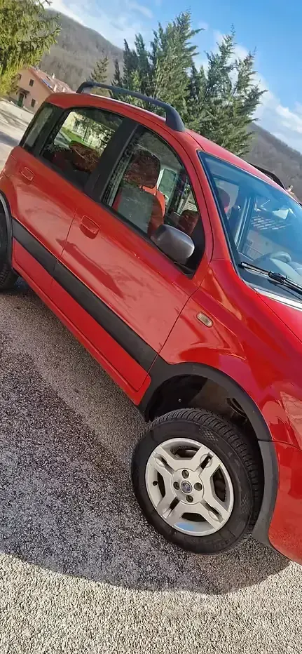 Usata Fiat Panda 4x4 70 CV (51 kW) 2006 Rosso Utilitaria