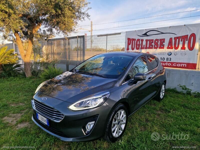Grigio Usata 2019 Ford Fiesta Titanium Due volumi | 10.990 € (Buon prezzo) - Immagine 1/4