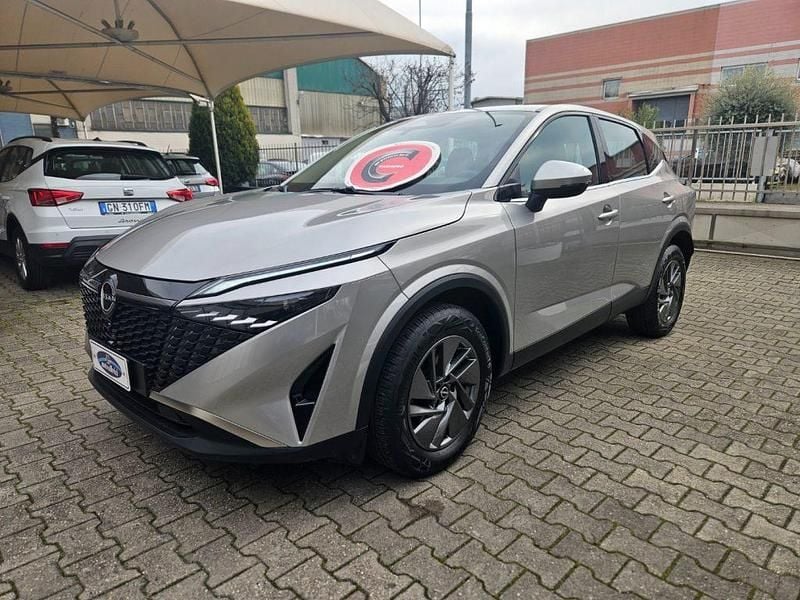 Usata Nissan Qashqai Acenta 140 CV (102 kW) 2025 Metallizzato  argento SUV