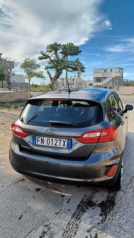 Usata Ford Fiesta 86 CV (63 kW) 2018 Grigio Utilitaria