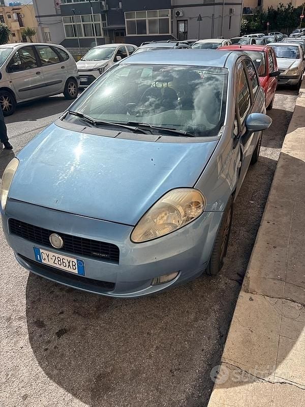 Blu Usata 2008 Fiat Grande Punto Due volumi | 1599 € (Buon prezzo) - Immagine 1/3