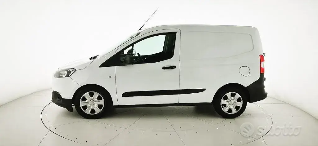 Usata Ford Transit Trend 101 CV (74 kW) 2022 Bianco pastello Furgone