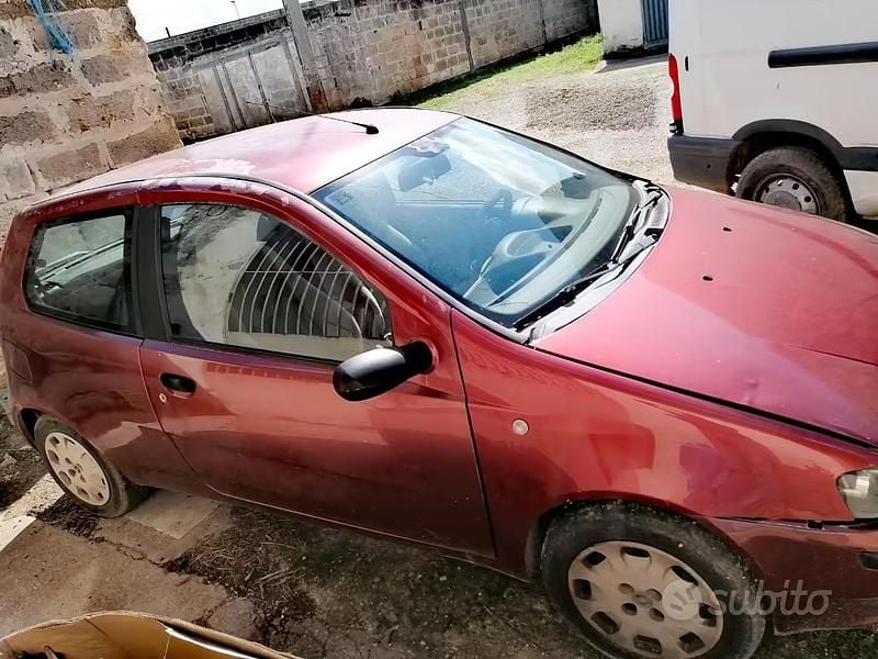 Usata Fiat Punto 80 CV (58 kW) 2001 Rosso Utilitaria