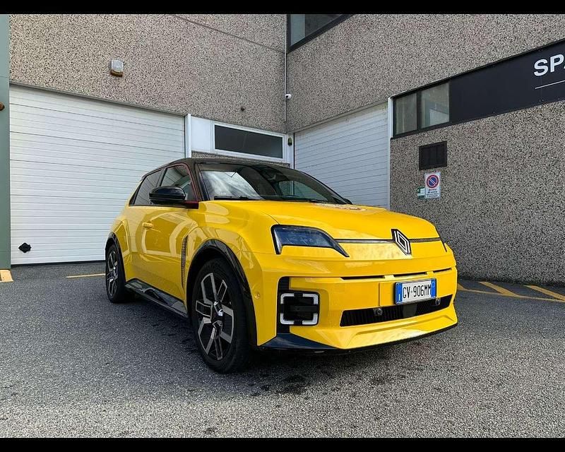 Usata Renault 5 E-Tech Iconic 110 kW (150 CV) 2024 Bestyle giallo pop! (giallo p Berlina