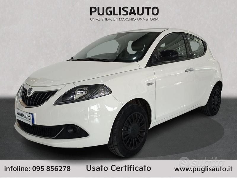 Usata Lancia Ypsilon Silver 69 CV (50 kW) 2023 Bianco Utilitaria