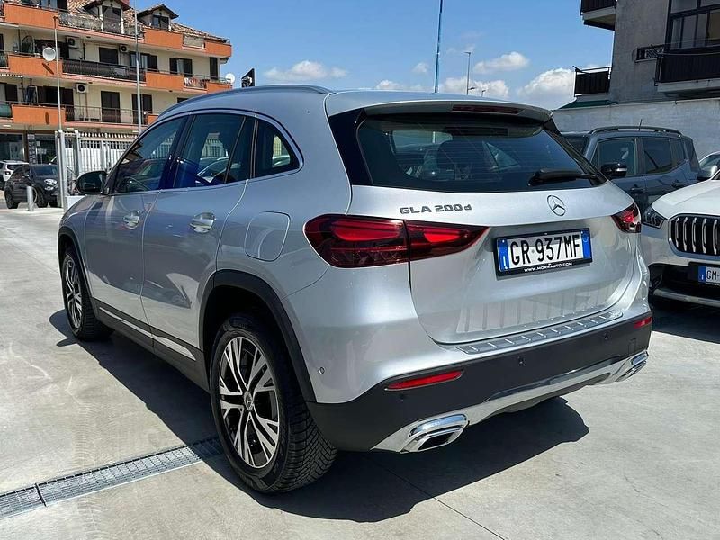 Usata Mercedes GLA200 Advanced Plus 150 CV (110 kW) 2023 Argento SUV