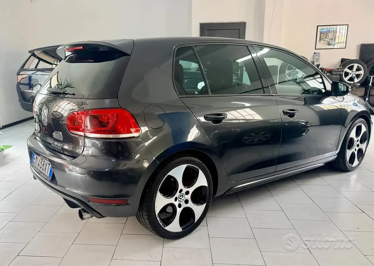 Używany VW Golf VII GTI 210 KM (154 kW) 2012 Szary Sedan/Limuzyna