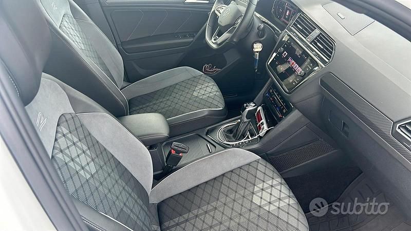 Usata VW Tiguan R-line 150 CV (110 kW) 2023 Bianco SUV