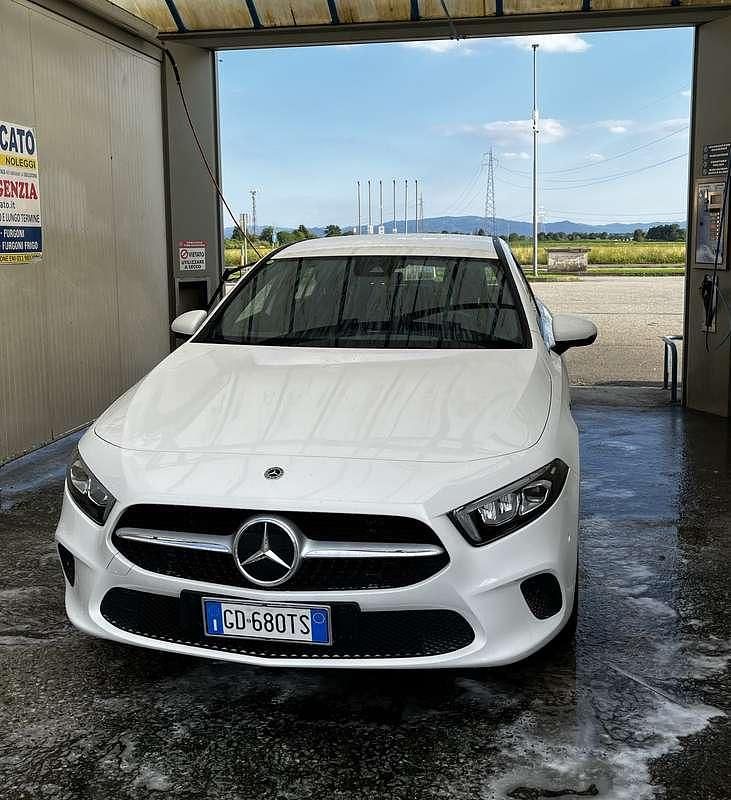 Bianco Usata 2020 Mercedes A250 Business Tre volumi | 25.000 € (Buon prezzo) - Immagine 1/3