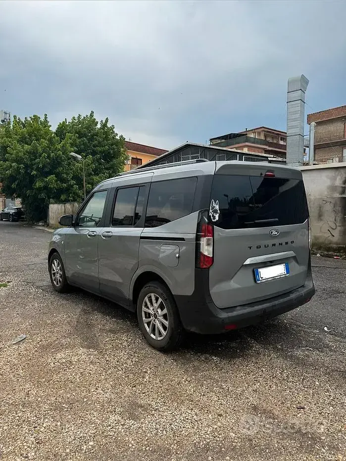 Usata Ford Tourneo Courier 125 CV (91 kW) 2024 Grigio Monovolume