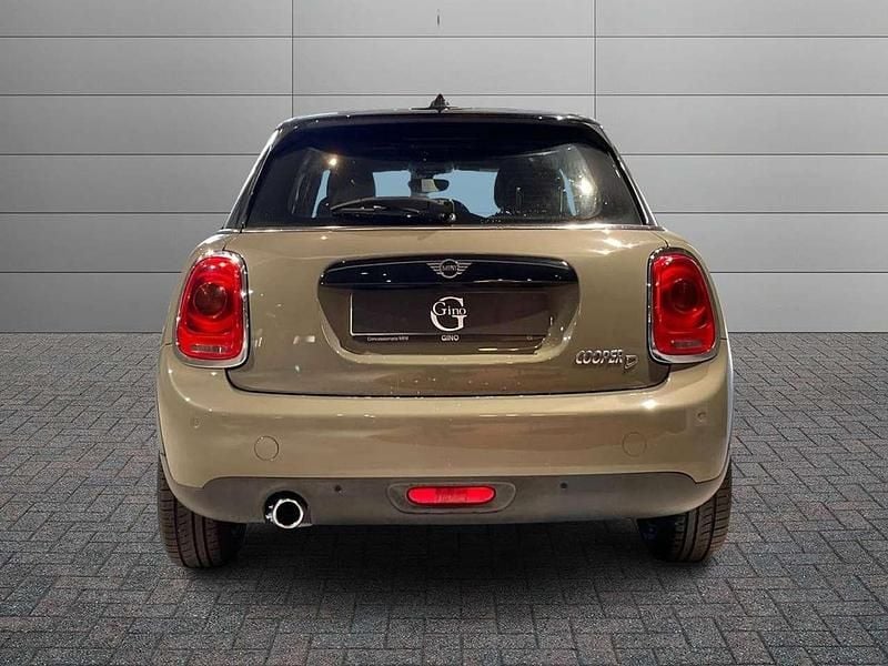 Usata Mini Cooper D 116 CV (85 kW) 2018 Grigio sabbia Utilitaria
