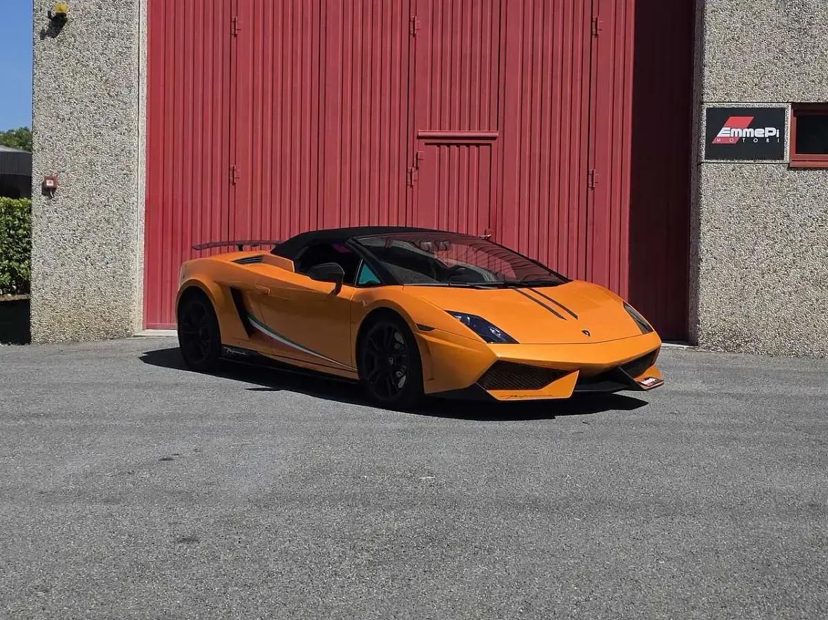 Usata Lamborghini Gallardo 570 CV (419 kW) 2011 Arancio borealis Cabrio