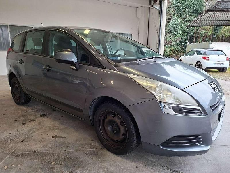 Usata Peugeot 5008 Business-Line 111 CV (81 kW) 2011 Grigio Monovolume
