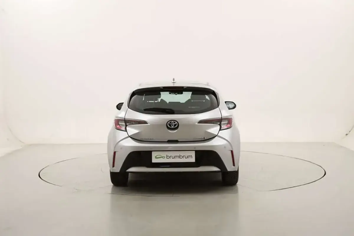 Usata Toyota Corolla Hybrid Business Edition 122 CV (89 kW) 2022 Argento Berlina