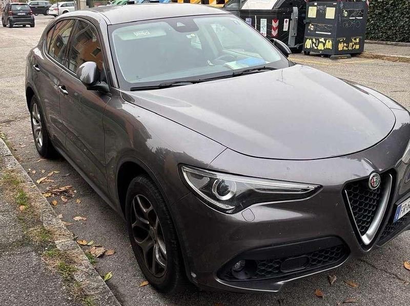 Usata Alfa Romeo Stelvio Business 209 CV (153 kW) 2018 Grigio SUV