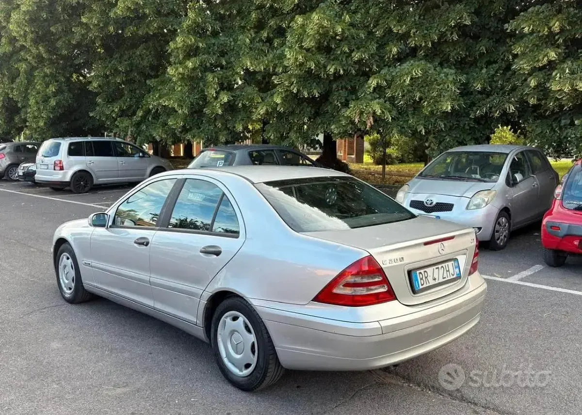 Usata Mercedes C200 116 CV (85 kW) 2002 Grigio Berlina