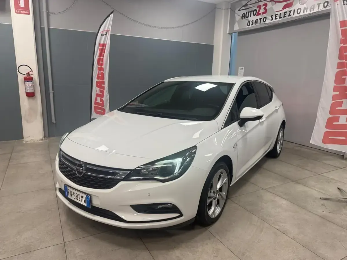 Usata Opel Astra Innovation 110 CV (80 kW) 2019 Bianco Berlina