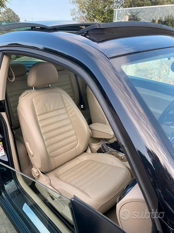 Usata VW Beetle 140 CV (102 kW) 2013 Nero Utilitaria