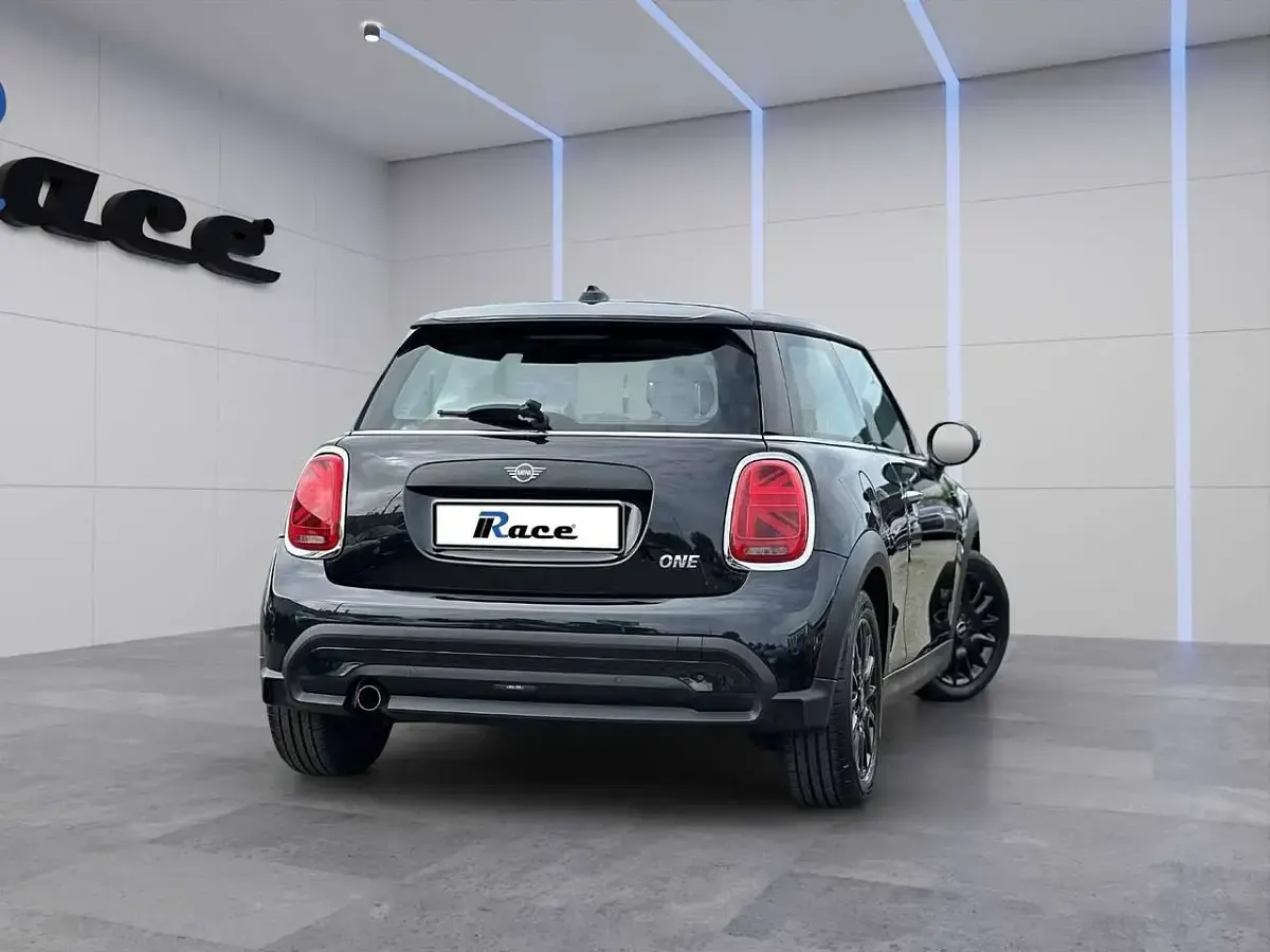 Usata Mini ONE 102 CV (75 kW) 2022 Nero Utilitaria