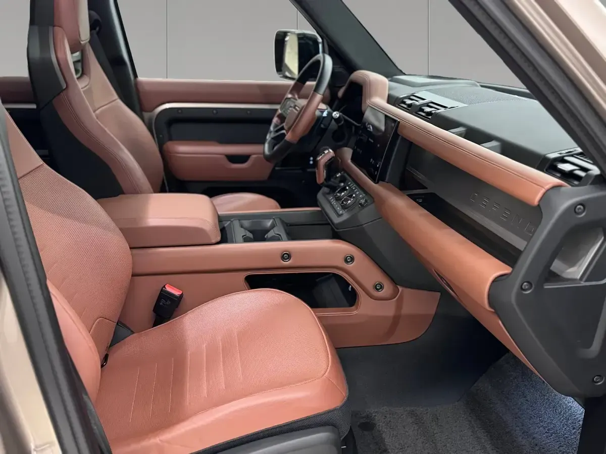 Usata Land Rover Defender 635 CV (467 kW) 2025 SUV