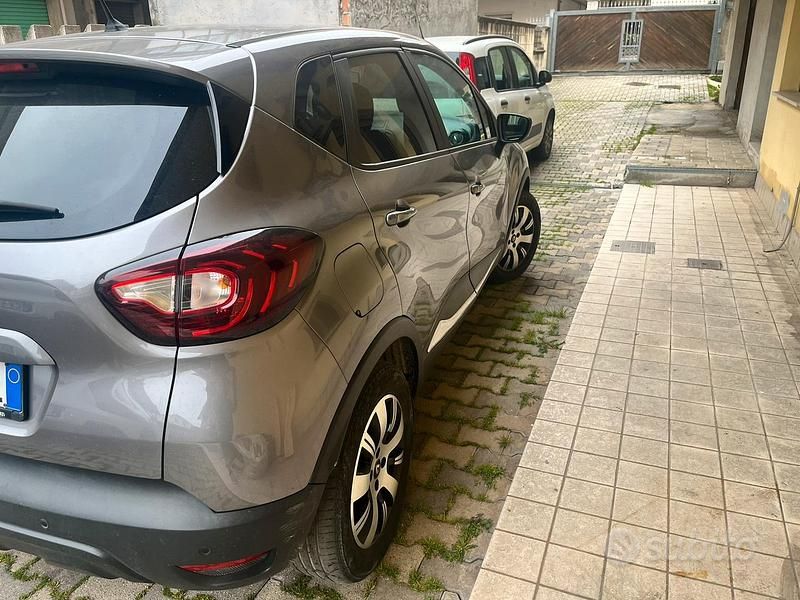 Usata Renault Captur 2017 Grigio SUV