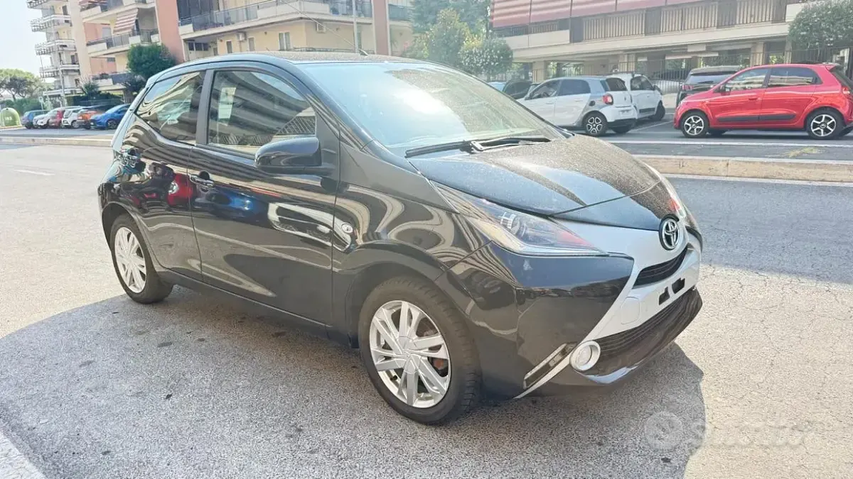 Usata Toyota Aygo X-play 69 CV (50 kW) 2018 Nero Utilitaria
