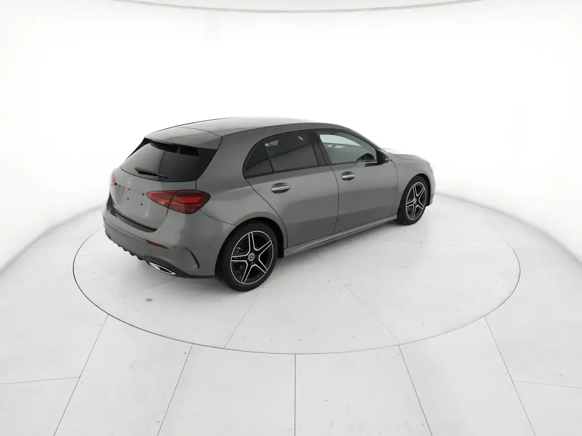 Nuova Mercedes A180 AMG line 116 CV (85 kW) 2026 Grigio montagna Berlina