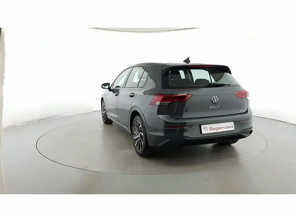 Usata VW Golf VIII Life 110 CV (80 kW) 2022 Grigio delfino