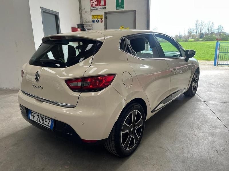 Usata Renault Clio Intens 74 CV (54 kW) 2016 Beige Coupé