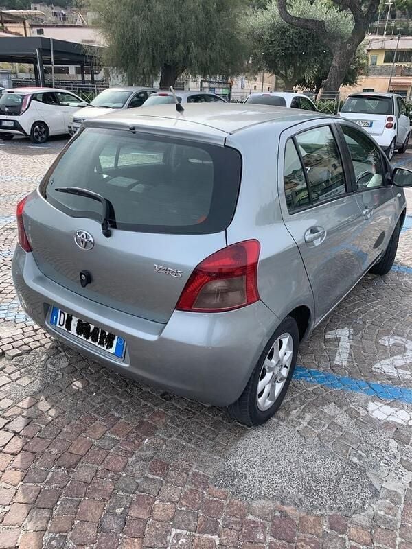 Usata Toyota Yaris 90 CV (66 kW) 2008 Grigio Utilitaria