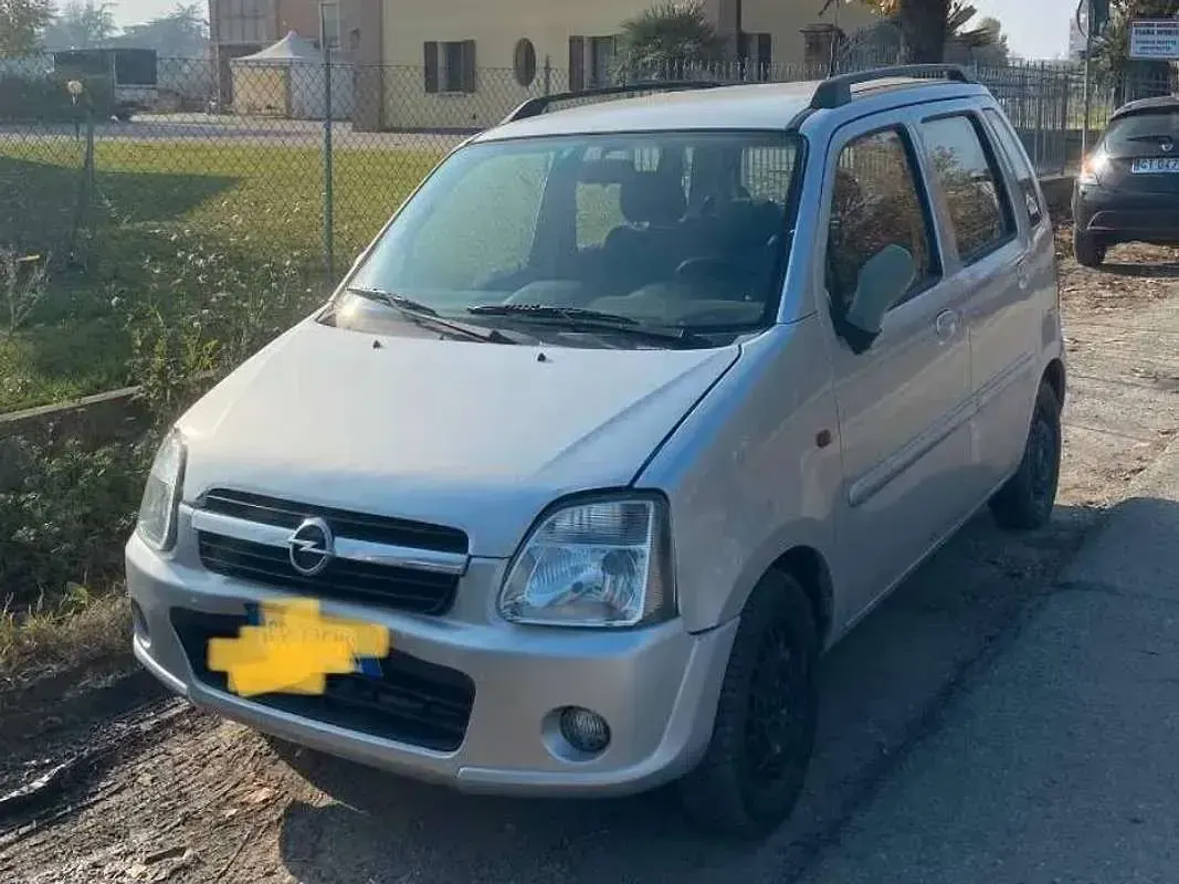 Usata Opel Agila Club 75 CV (55 kW) 2004 Argento Monovolume