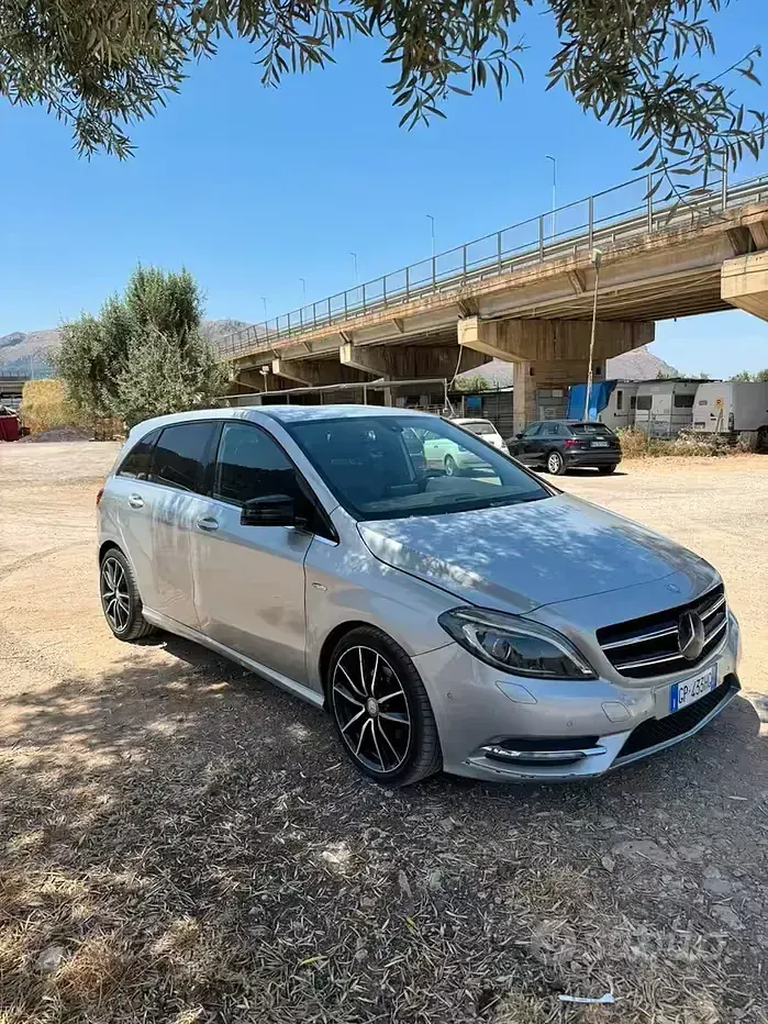 Usata Mercedes B180 122 CV (89 kW) 2014 Utilitaria