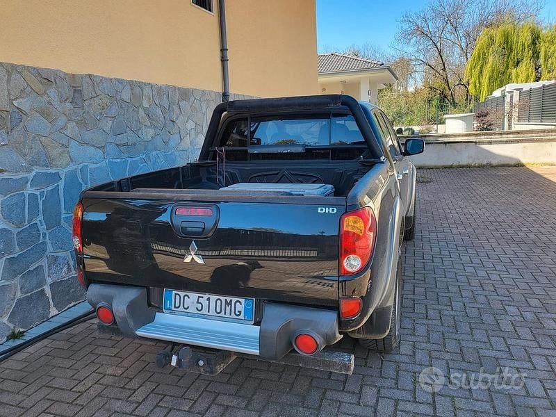 Usata Mitsubishi L200 136 CV (100 kW) 2006 Nero Pick-up