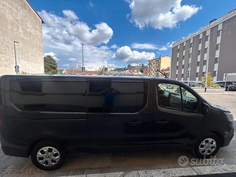 Usata Renault Trafic 131 CV (96 kW) 2024 Grigio Monovolume