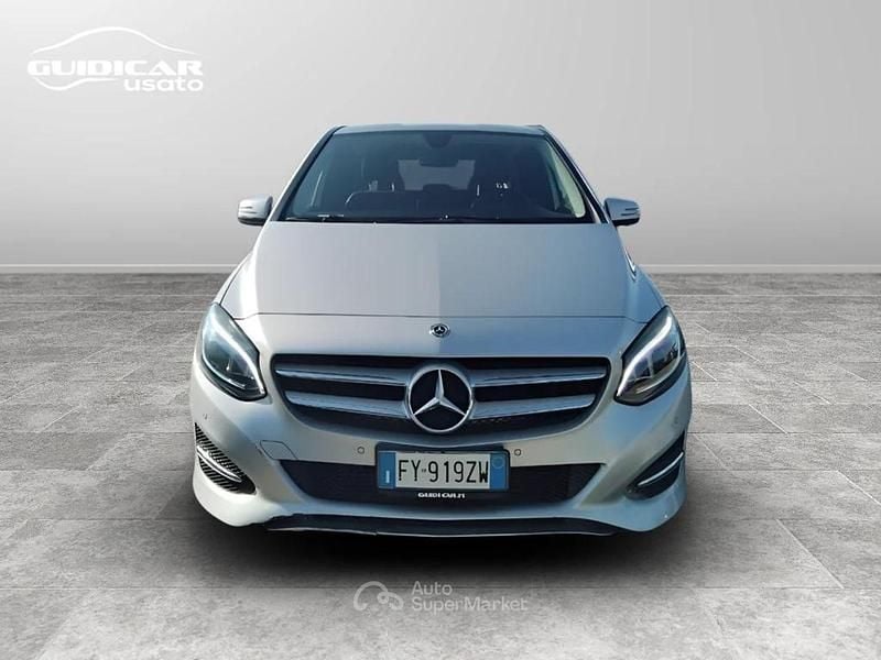 Usata Mercedes B200 136 CV (100 kW) 2019 Argento Monovolume
