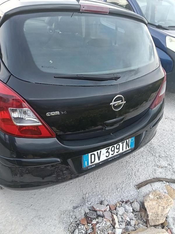 Usata Opel Corsa Cosmo 80 CV (58 kW) 2009 Nero Utilitaria