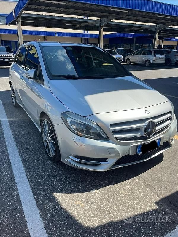 Usata Mercedes B180 109 CV (80 kW) 2015 Grigio Utilitaria