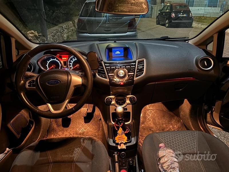 Usata Ford Fiesta Titanium 96 CV (70 kW) 2011 Grigio Utilitaria