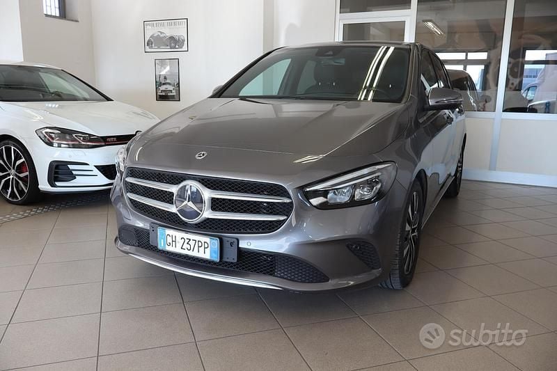 Grigio montagna Usata 2021 Mercedes B180 Business Monovolume | 23.900 € (Ottimo prezzo) - Immagine 1/4